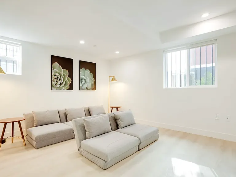 1224 W 37th Pl — Photo 13