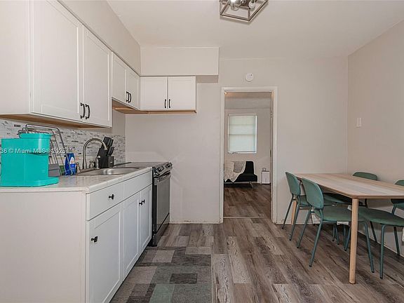 5th image of 250 NW 14th Way