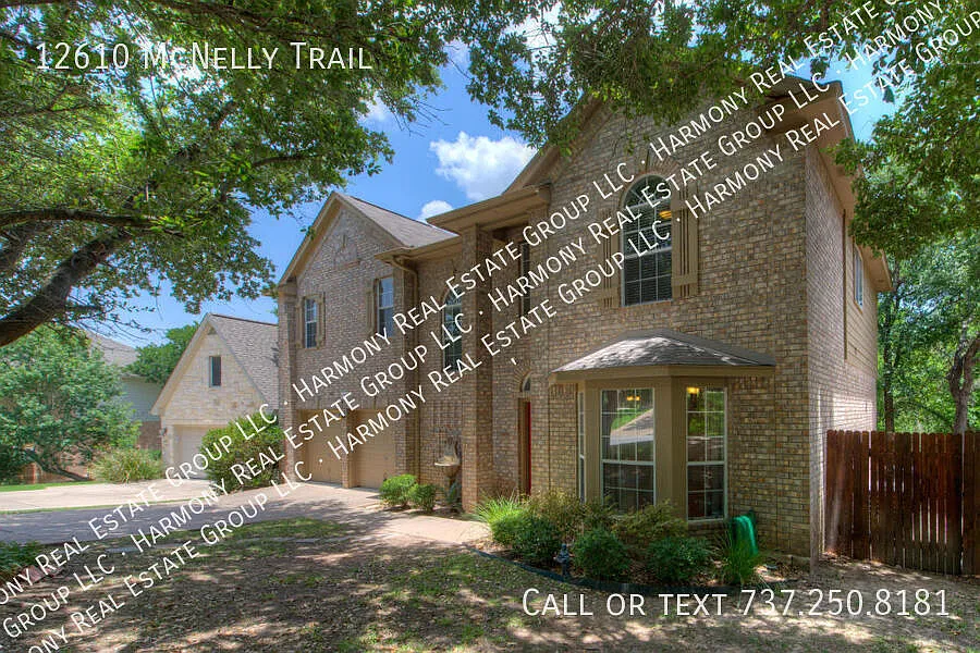 Wonderful neighborhood amenities,backs to greenbelt! — Photo 2