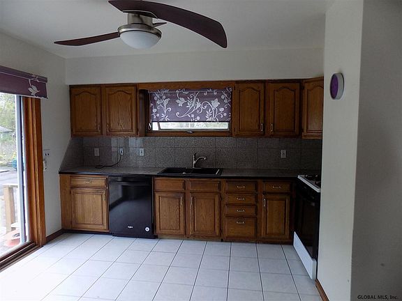 5th image of 42 Norwood Ave