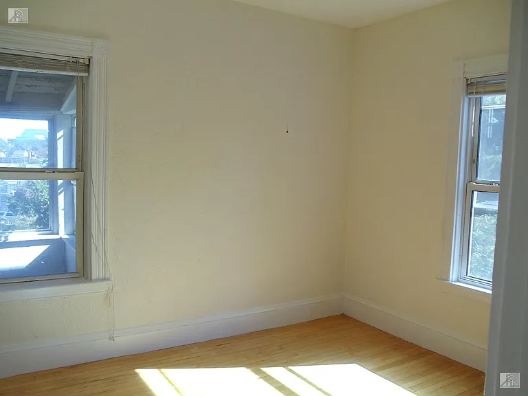 51 Falkland St #2 — Photo 4