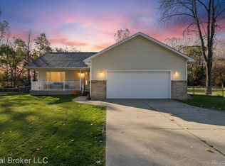 10492 Clark Rd, Davison, MI 48423