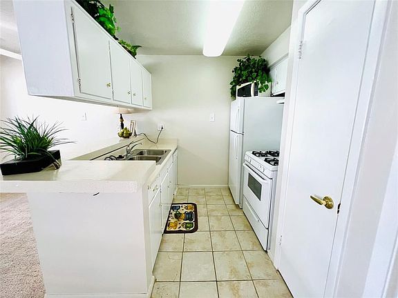 5th image of 2408 Elmen St APT 6