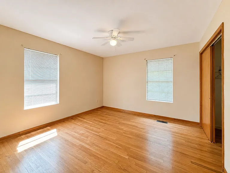 516 Ferry St NE — Photo 6
