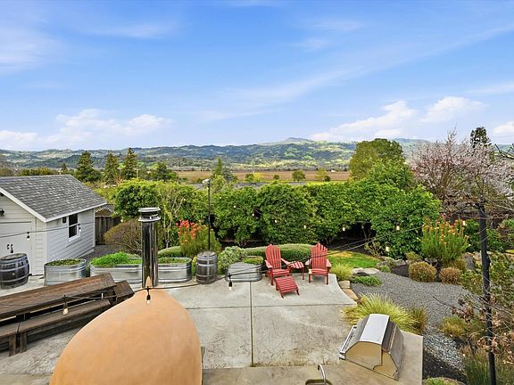 3rd image of 21402 Geyserville Avenue