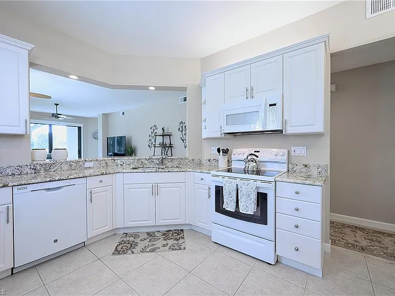 2371 Ravenna Blvd #101 — Photo 9