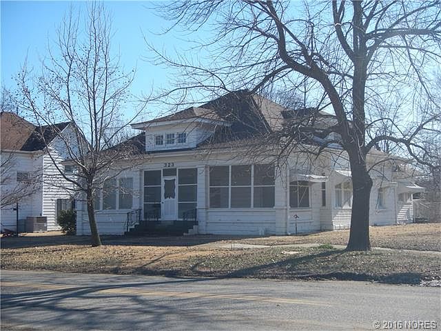1st image of 323 W Davis Dr