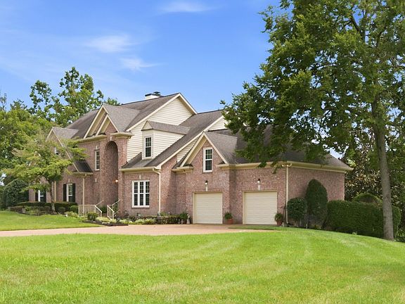 3rd image of 150 Temple Crest Trl