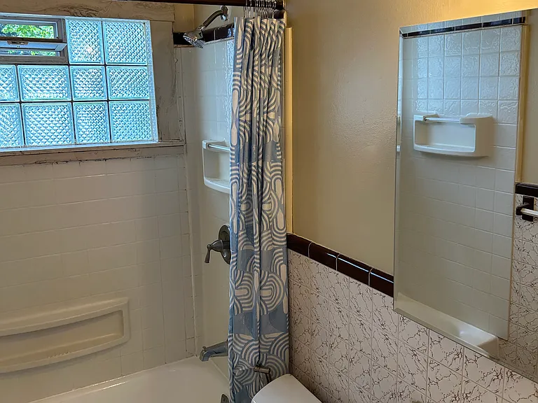 4624 Culver St — Photo 1