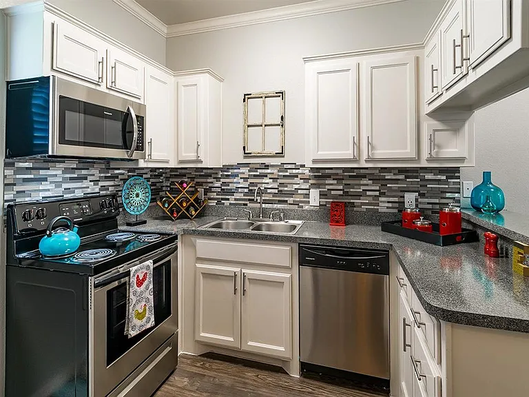 Residences at Holly Oaks — Photo 2