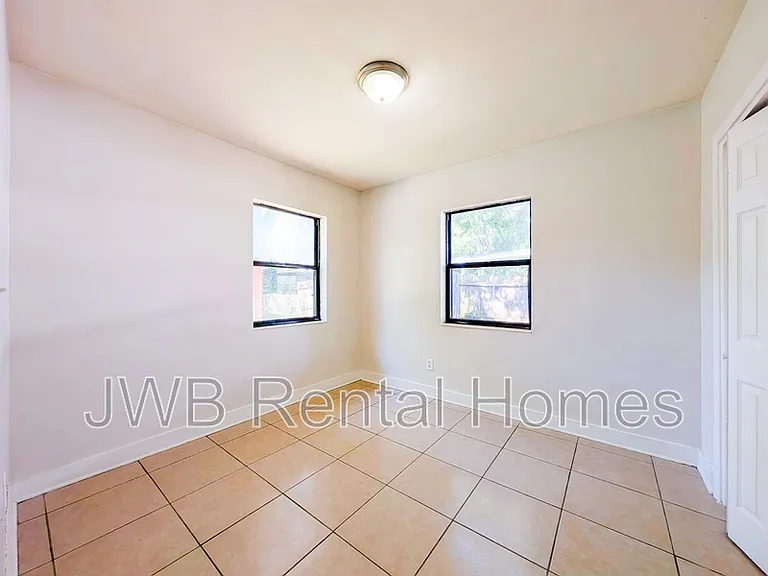 3232 Dellwood Ave — Photo 6