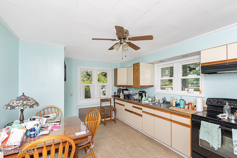 4th image of 2552 New Scotland Road