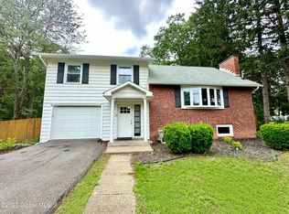 6 Newcastle Rd, Halfmoon, NY 12065