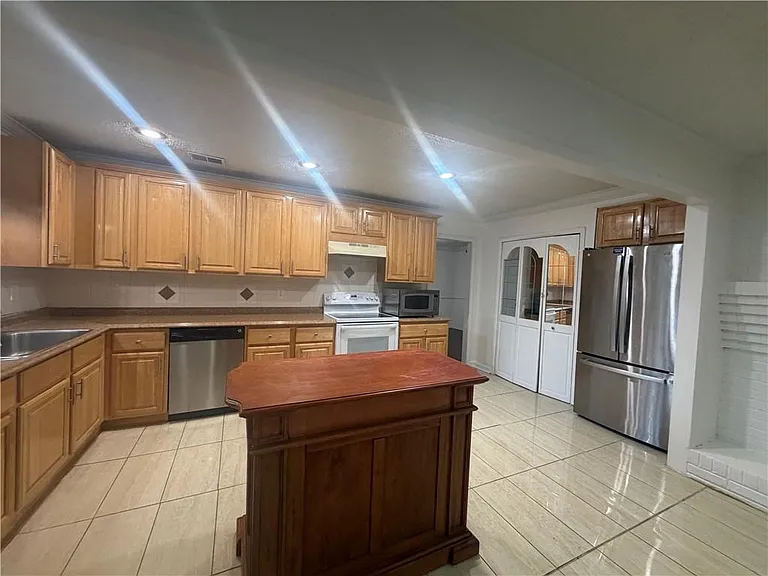 981 Woodward Park Dr — Photo 4