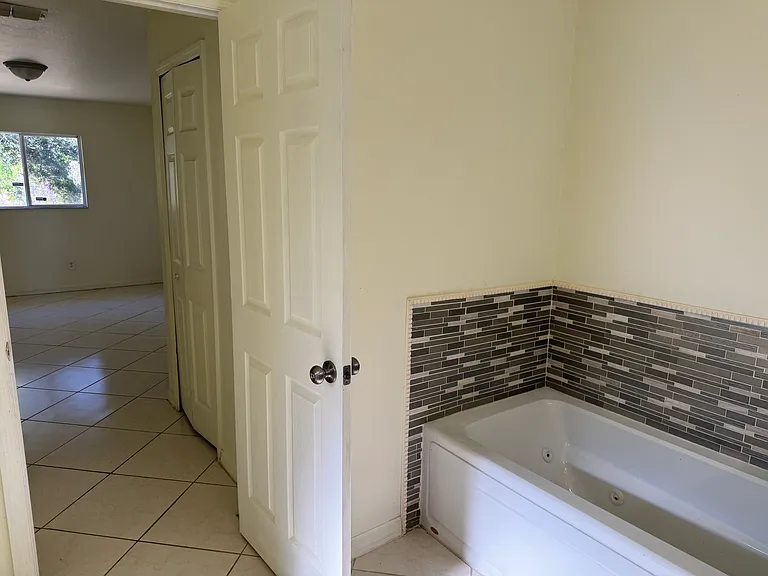 934 Garnet Ave — Photo 7