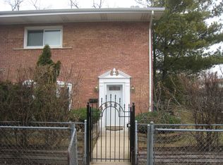 8858 Dee Rd, Des Plaines, IL 60016