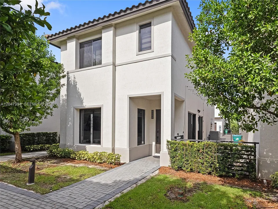 4388 NW 81st Ave