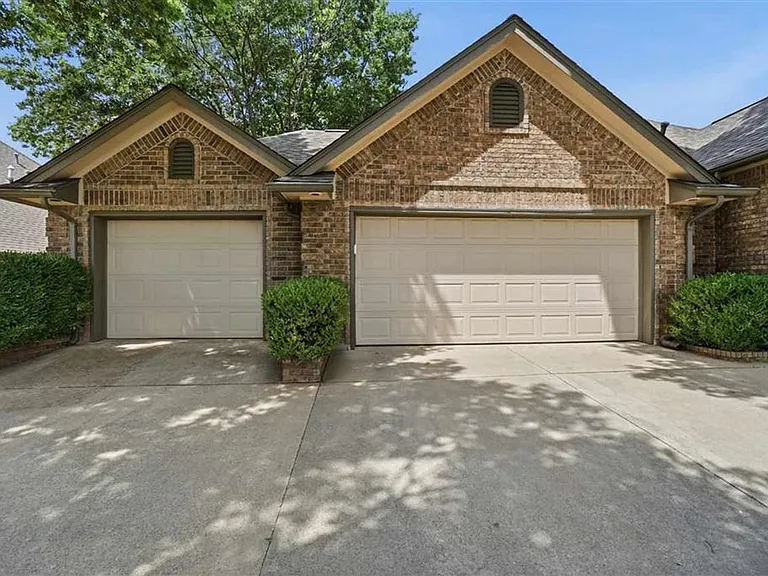 3006 NE Heritage Dr — Photo 17