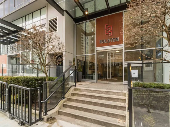 1325 Rolston St #2303, Vancouver, BC V6B 0M2