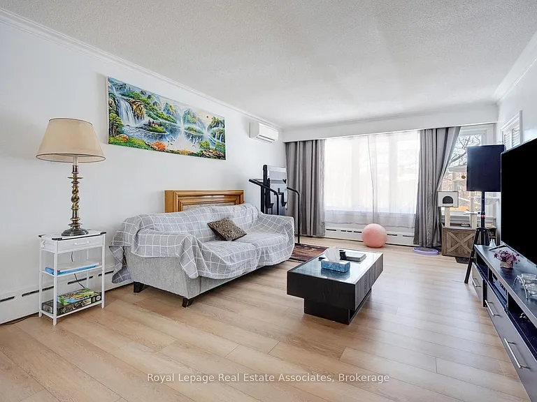 49 Bemersyde Dr #A — Photo 4