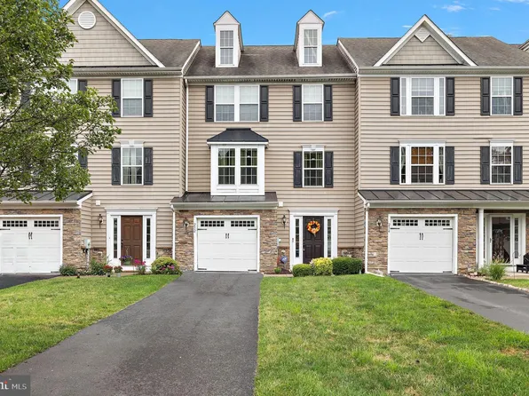 232 Tall Trees Cir, Downingtown, PA 19335