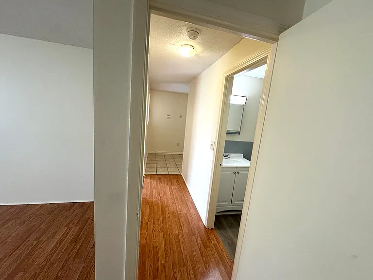 50L English Village Rd #201 — Photo 7