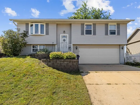 4807 Montclair Dr NW, Cedar Rapids, IA 52405