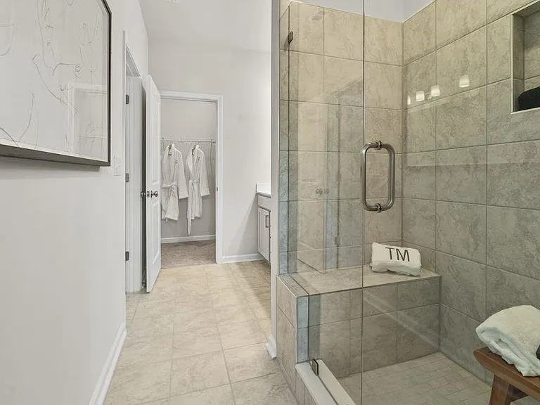 100 Holt Ln — Photo 24