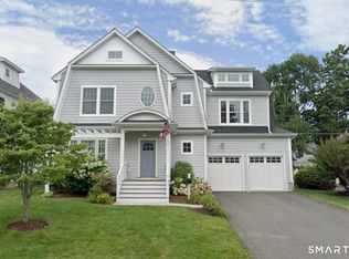 824 Riverside Dr, Fairfield, CT 06824