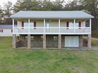 1429 Windsor Dr, Dandridge, TN 37725