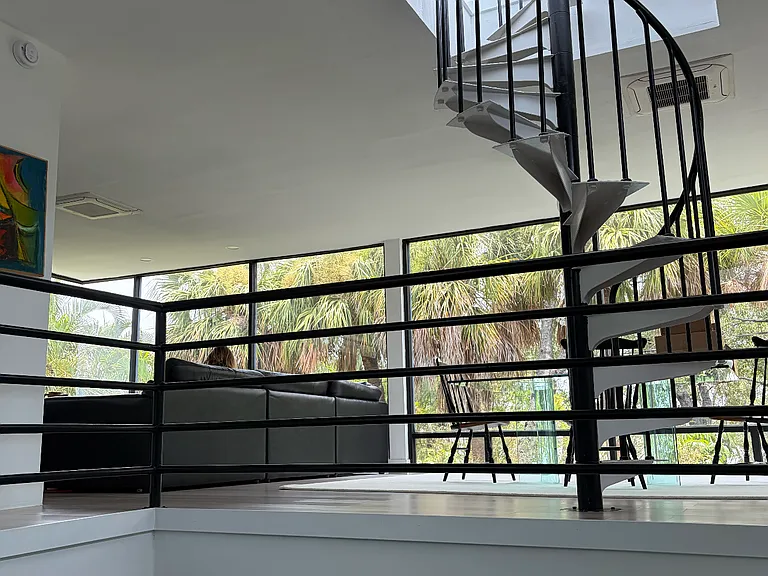 507 Columbia Dr — Photo 2
