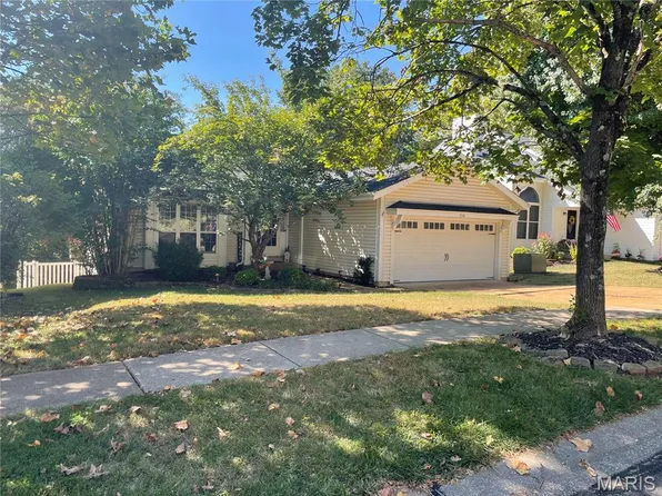 556 Elm Crossing Ct, Ballwin, MO 63021