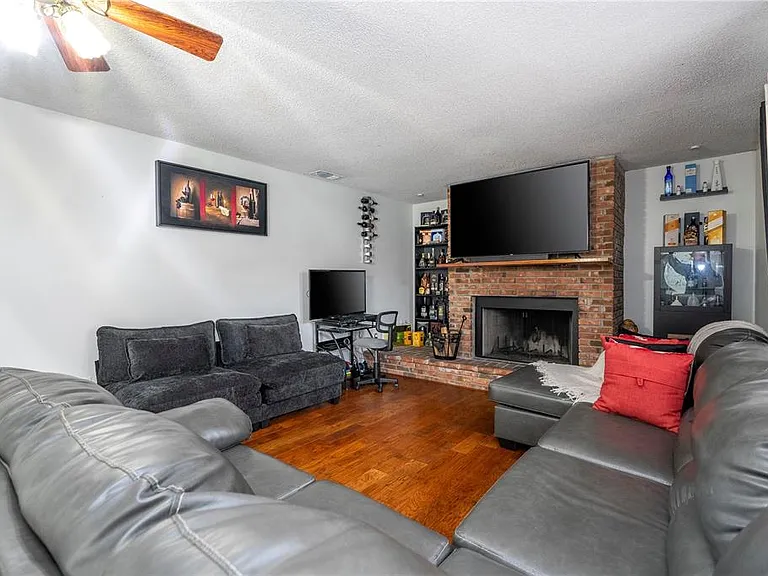 1594 Frances St — Photo 39