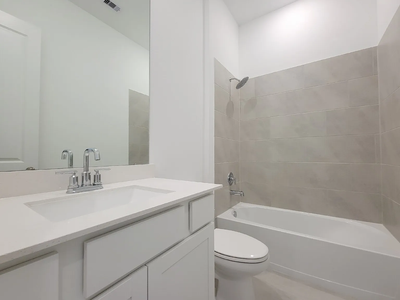 4 bed, 3.0 bath, 2370 sqft, $3,150 — Photo 2
