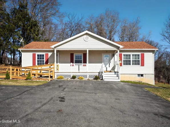 39 Vosburgh Road, Mechanicville, NY 12118