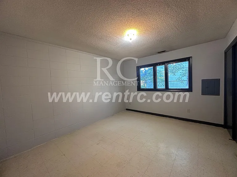 1005-4 Oak St — Photo 8