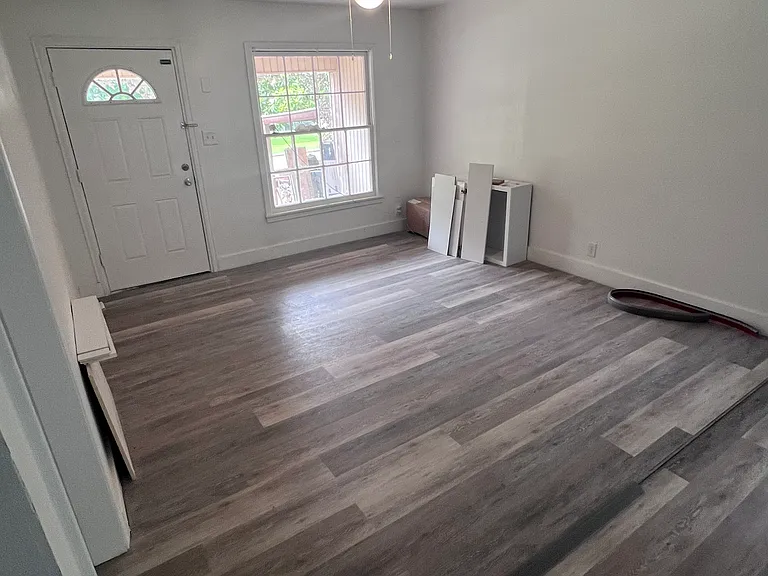 1417 Mahlow Dr — Photo 3