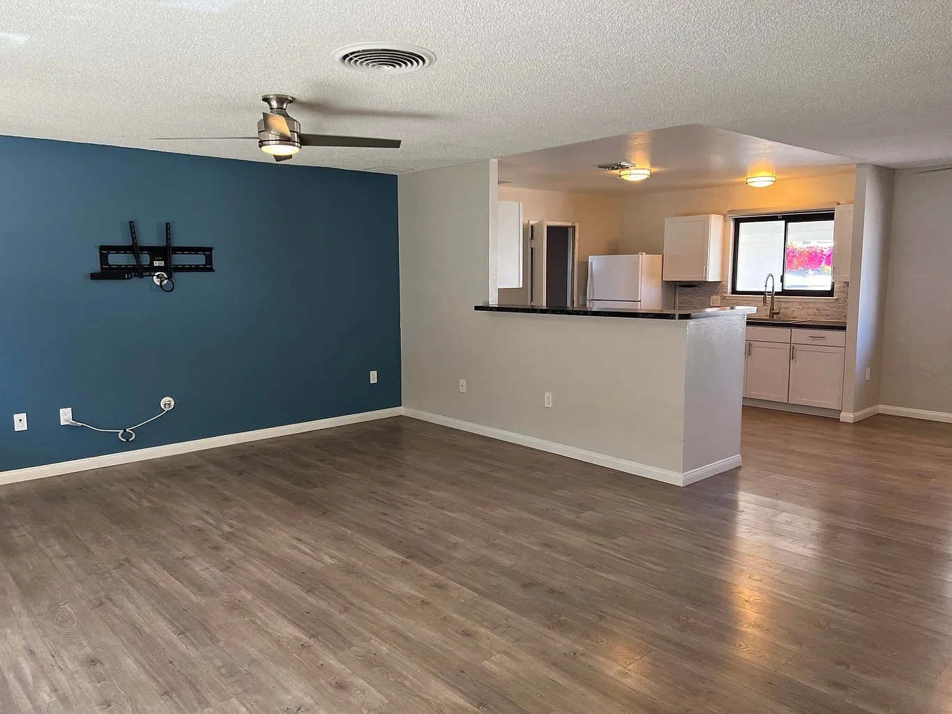 2 bed, 2.0 bath, 1282 sqft, $2,600 — Photo 3