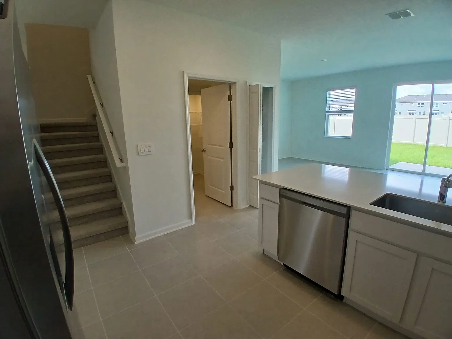 3 bed, 2.5 bath, 1834 sqft, $1,950 — Photo 2