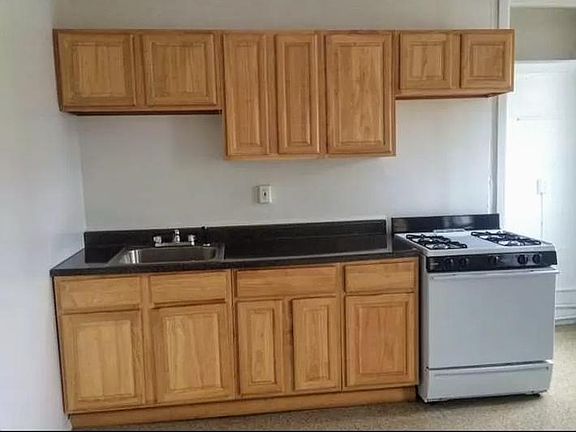 3rd image of 300 6th St #120