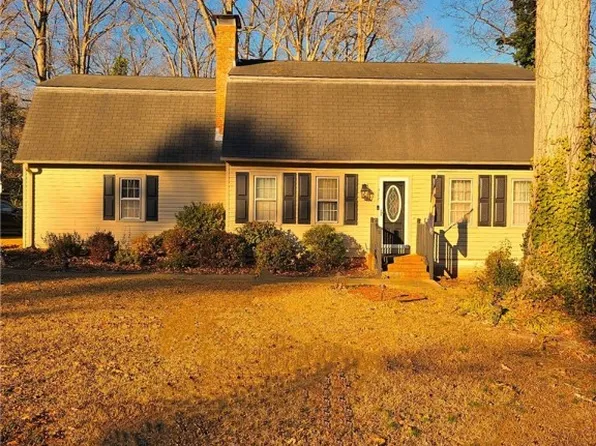 302 Meadow Park Dr, Anderson, SC 29625