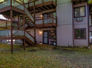 2195 Pinebrook Trl, Cuyahoga Falls, OH