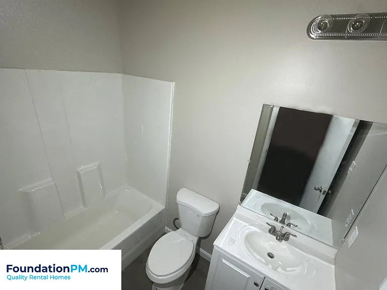 772 Pearce St — Photo 16