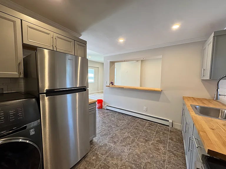 37 Bergen Pl — Photo 2