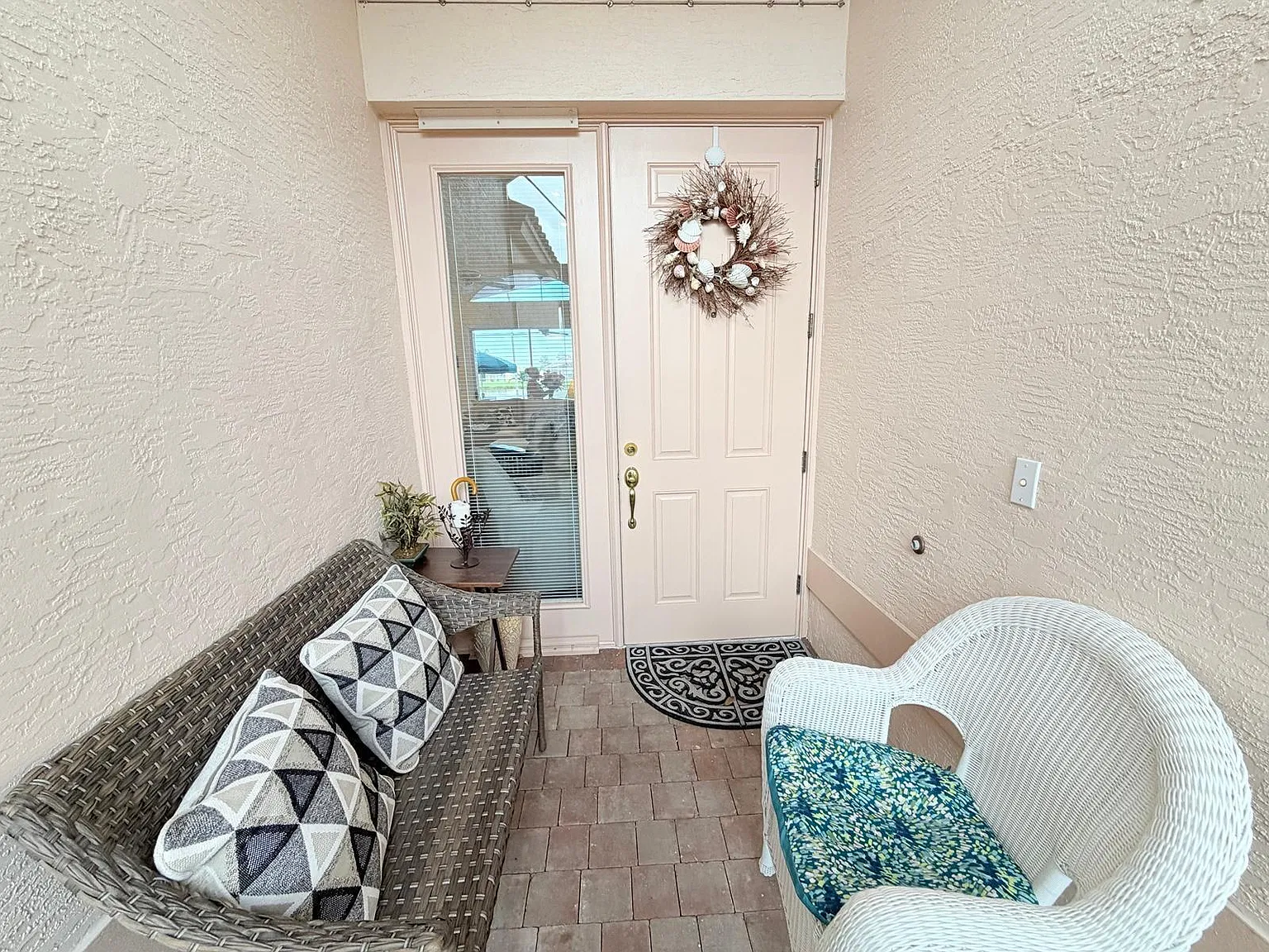 3 bed, 2.0 bath, 1661 sqft, $3,599 — Photo 2