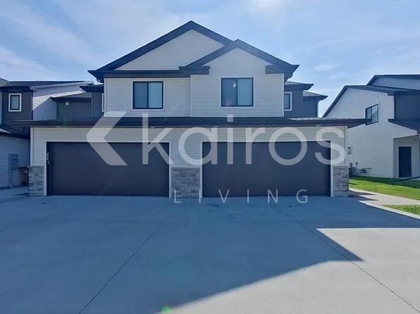 6925 Holly Ct, Johnston, IA 50131