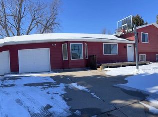 2220 Avenue L, Gothenburg, NE 69138