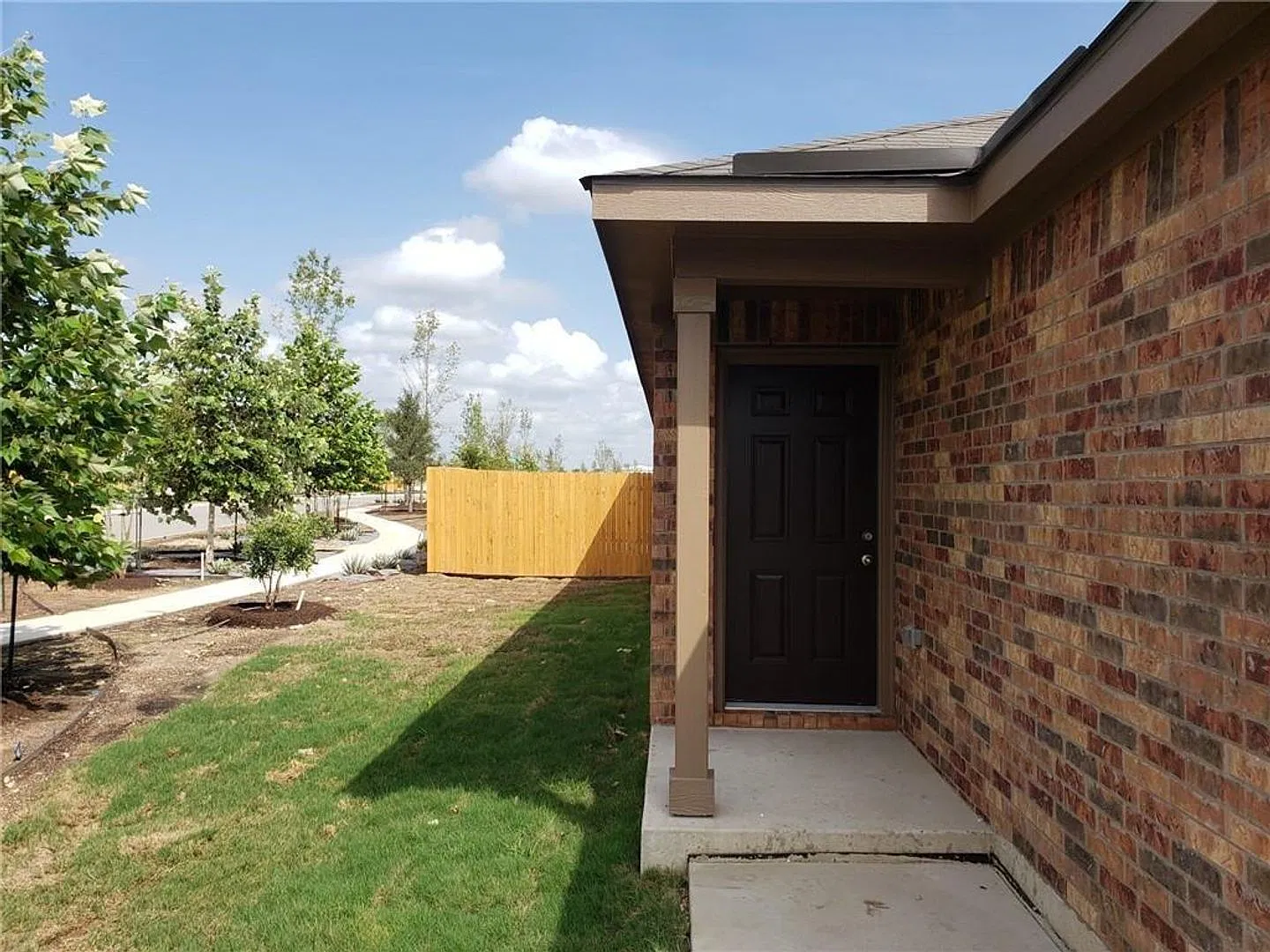 Corner Lot 4 Bed / 2 Bath in Stonebridge Crossing — Photo 2