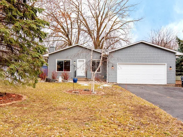 2136 Mohawk Rd E, North Saint Paul, MN 55109