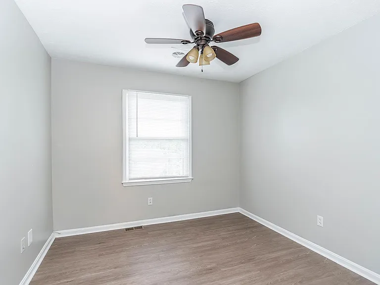 3498 Sutherland Dr — Photo 13